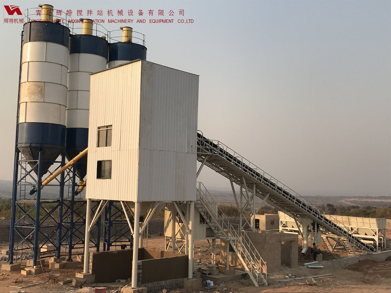 輝特混凝土攪拌站HZS120采用國(guó)內(nèi)外知名品牌，大大降低了設(shè)備故障率