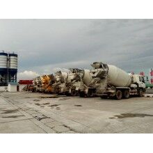 租賃混凝土灌車，攪拌運(yùn)輸車